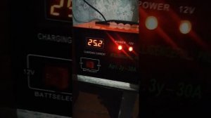 Как зарядить аккумулятор автомобиля#заряжаем  аккумулятор#будни автолюбителей