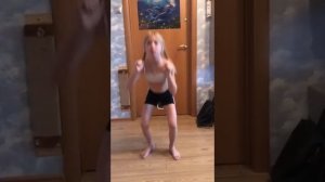 Аксенова София 7 лет (приседания)