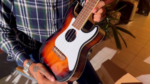 Fender Fullerton Ukulele Series Review | Unboxing, Sound demo with built-in preamp смотреть онлайн
