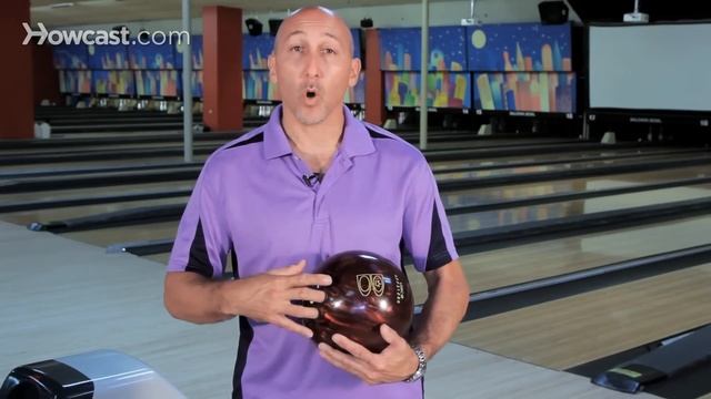 How to Grip a Bowling Ball | Bowling смотреть онлайн