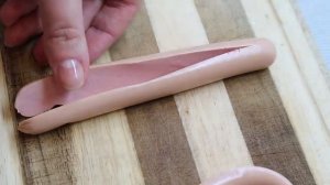 Романтический завтрак для влюбленных. Яичница в форме сердечка с сосиской