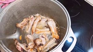 ЗОЛОТИСТЫЕ РЁБРЫШКИ В КАЗАНЕ С КАРТОШКОЙ.Вкуснее не придумаешь.ребрышки