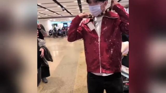 Гостей надо встречать!Особенно, такую Звезду, как Димаш!АэропортДубай. Dimash! Dubai Airport!