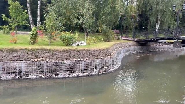 Ремонт габионов в реке. Укрепление реки габионами. Сколково 2023 г. #gabion #габион #габионы смотреть онлайн