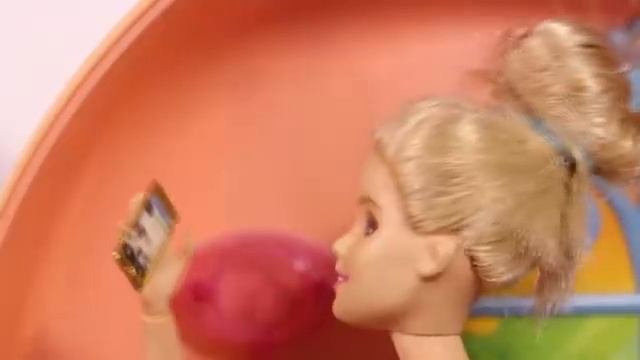 Барби села на диету. Вручение дипломов школы фотомоделей - Куклы Мама Барби смотреть онлайн