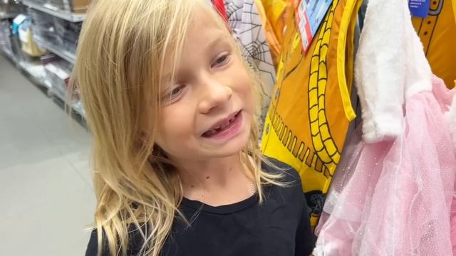 HALLOWEEN. СОФИЯ ИЩЕТ КОСТЮМ. СОФУНЬЯ ШАЛУНЬЯ смотреть онлайн