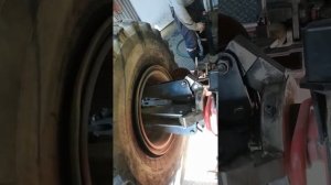 Демонтаж(разбортовка) грузовой шины Урал-5557
