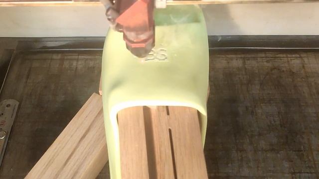 ▶ Лазерная гравировка на резиновом тапке смотреть онлайн