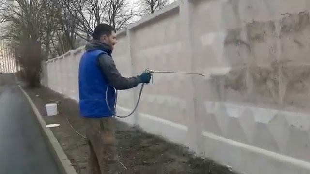 Покраска бетонного забора безвоздушным краскопультом HYVST SPT 390 смотреть онлайн