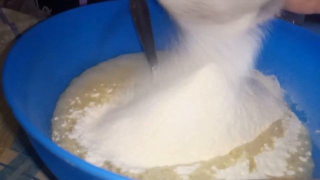 Наливной пирог с капустой и курицей