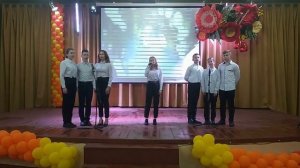 8 А исполняет песню Самая лучшая мама Земли