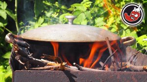 Дачный суп в казане. Можно варить и в лесу на костре.