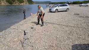Летняя рыбалка ловим горбушу на свои мухи Магадан