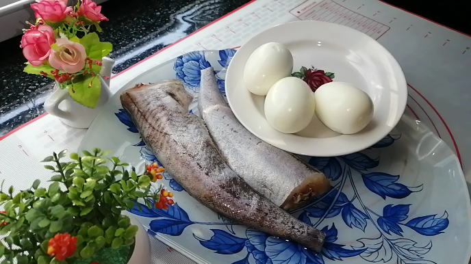 Очень вкусный салат из минтая, легко приготовить.
