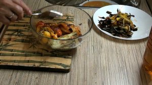 Закуска из печеных баклажанов и болгарского перца.