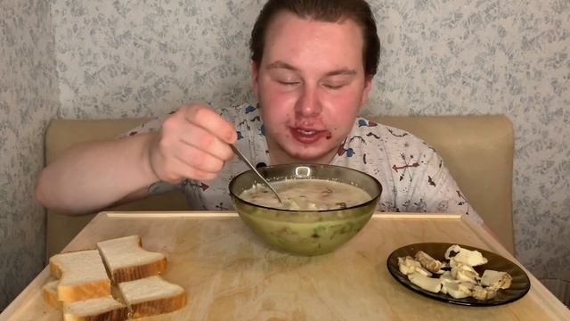 МУКБАНГ | БОРЩ СО СМЕТАНОЙ, ОКРОШКА и соленое сало | ЧТО ТАМ С РАБОТОЙ!? смотреть онлайн