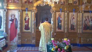Протодиакон Константин Барган читает Евангелие в Богородицерождественском храме с Раменки