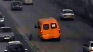 Пассажирская Газель потеряла на ходу два колеса.flv