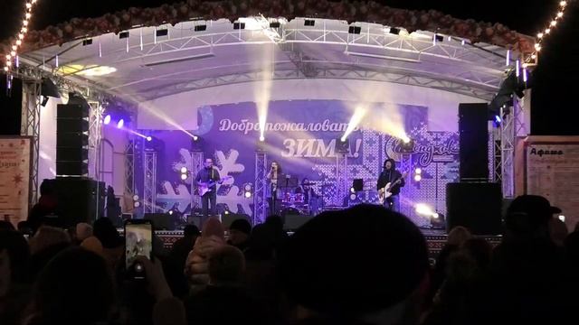 4 января 2020 Геленджик  кавер группа КРОКС  и танцпол на площади