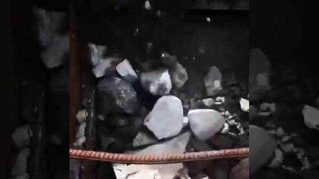 Дробление камня в щековой дробилке