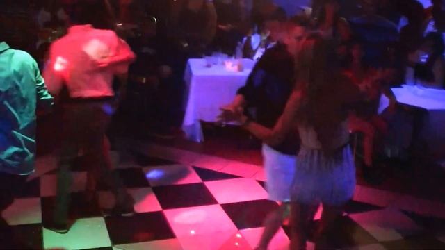 BACHATA GUAJIRA EN MAKUMBA SPORT BAR EN P.R смотреть онлайн