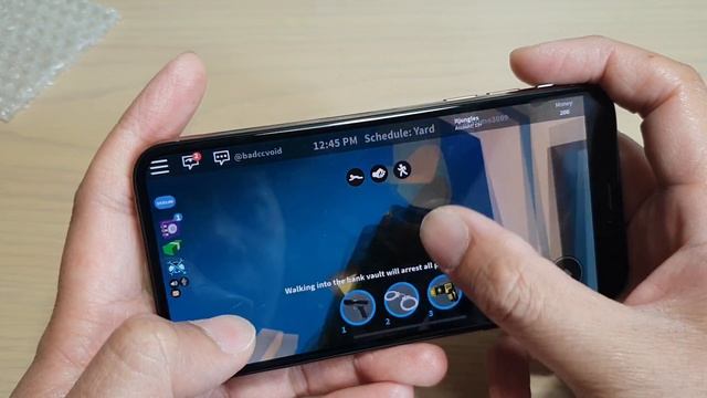iPhone XS: Testing Out the Roblox Gaming Platform and Graphic FPS смотреть онлайн