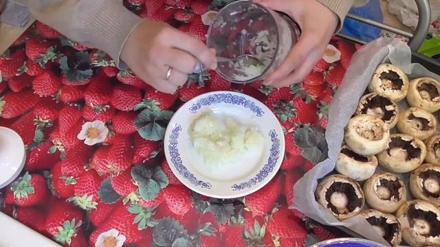 Диетическое блюдо. Фаршированные шампиньоны.