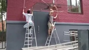 козырек над дверью