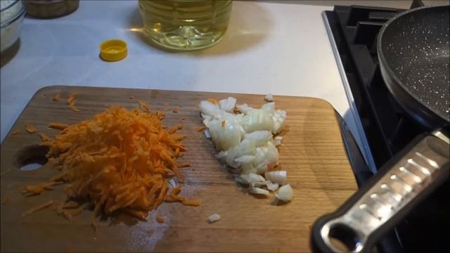 Вкусный борщ с консервированной фасолью,  со свеклой и капустой: видео рецепт простой