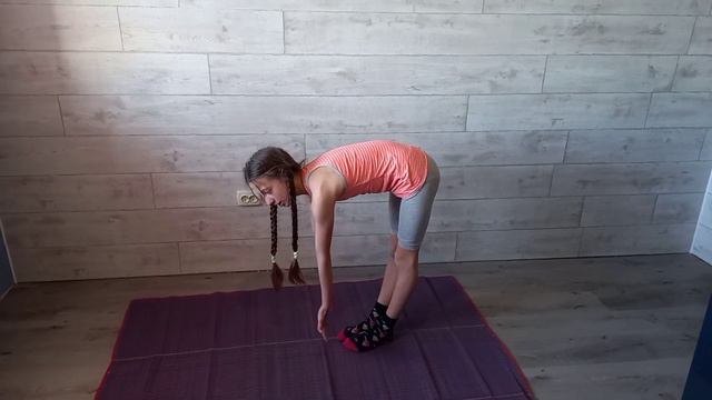 Как сделать КОЛЕСО ?♀️ / ГИМНАСТИКА / Гибкое тело / Акробатика смотреть онлайн