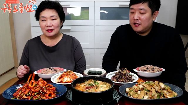 구수한~냉이된장찌개,새콤달콤매콤~미나리오징어초무침,단짠단짠~새송이어묵볶음!엄마레시피,집밥,가족먹방!Mukbang,Korean Mom's Food Recipe,Eating Show смотреть онлайн