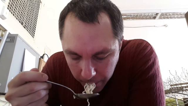 VLOG ем Ролтон с курицей смотреть онлайн