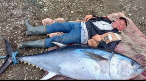 У берегов Сахалина рыбаки выловили тунца рекордного веса