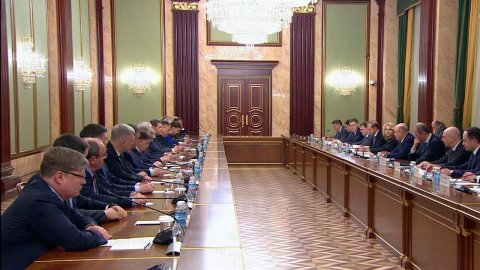 Михаил Мишустин сегодня продолжил серию консультаций с депутатами думских фракций