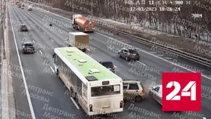 На МКАД легковушка влетела в остановившиеся после ДТП автомобили - Россия 24