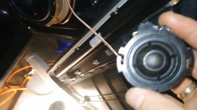 Audi A4 B8 / A5 - wymiana głośników w tylnych drzwiach /replacing the rear door speakers смотреть онлайн