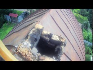 Разбираю печь, боров и трубу.