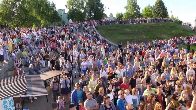 Кавер-группа Наши Люди на ХлыновФесте 2023