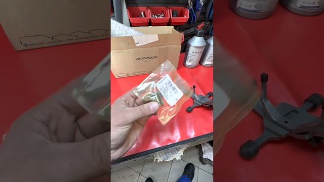 Замена вилки переключения задней и 6-ой передачи DSG-7 DW-200 смотреть онлайн