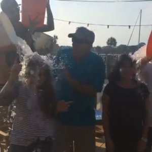 Shannen Doherty & Holly Marie Combs #ALSIceBucketChallenge