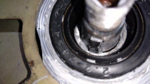 Мотор 2СД-М1. Неоригинальный сальник в оригинальный!!