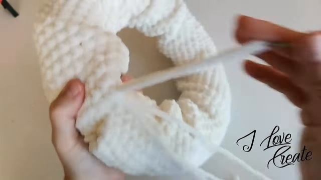 Рождественский венок крючком. Crochet christmas wreath смотреть онлайн