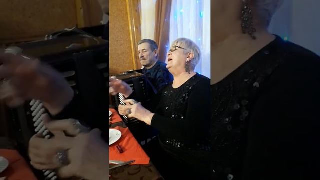 Весело отметили праздник! смотреть онлайн