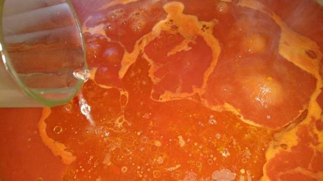 Кабачки с чесноком и луком тушеные в томате на зиму