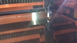 Режем зеркальную нержавейку.