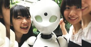 Кафе в котором посетителей обслуживают роботы, управляемые людьми с ограниченными возможностями