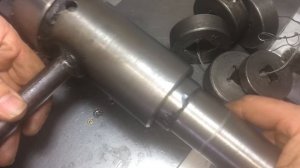 Обзор и использование приспособления для нарезания резьбы метчиком.