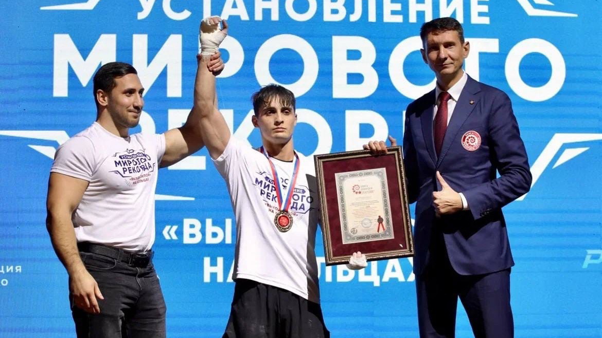 Молодой спортсмен из Солнечного установил мировой рекорд на гимнастических кольцах