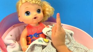 ПОКА ДОЧА СПИТ, МАМА КРАСИТ НОГТИ #Кукла Беби Элайв Играем #Какмама Игрушки Для девочек