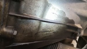 Подтёки масла на коробке